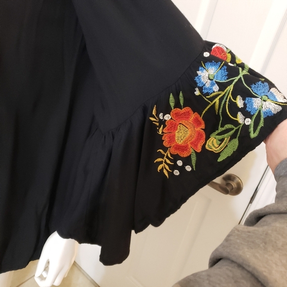 Umgee Size Small Black Embroidered Women's Top - Picture 2 of 8